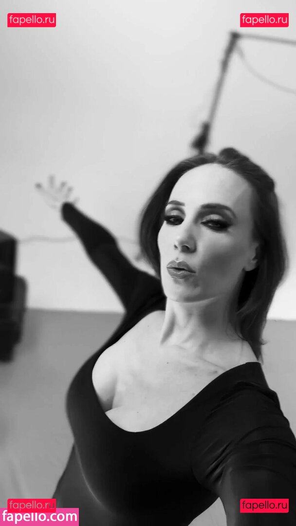 Simone Simons Nude Onlyfans Photo 12