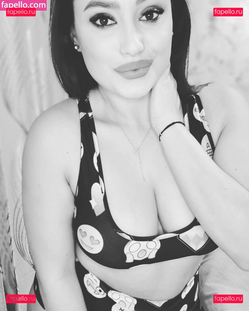 RedDesire / https: / reddesireus Onlyfans Photo Gallery 