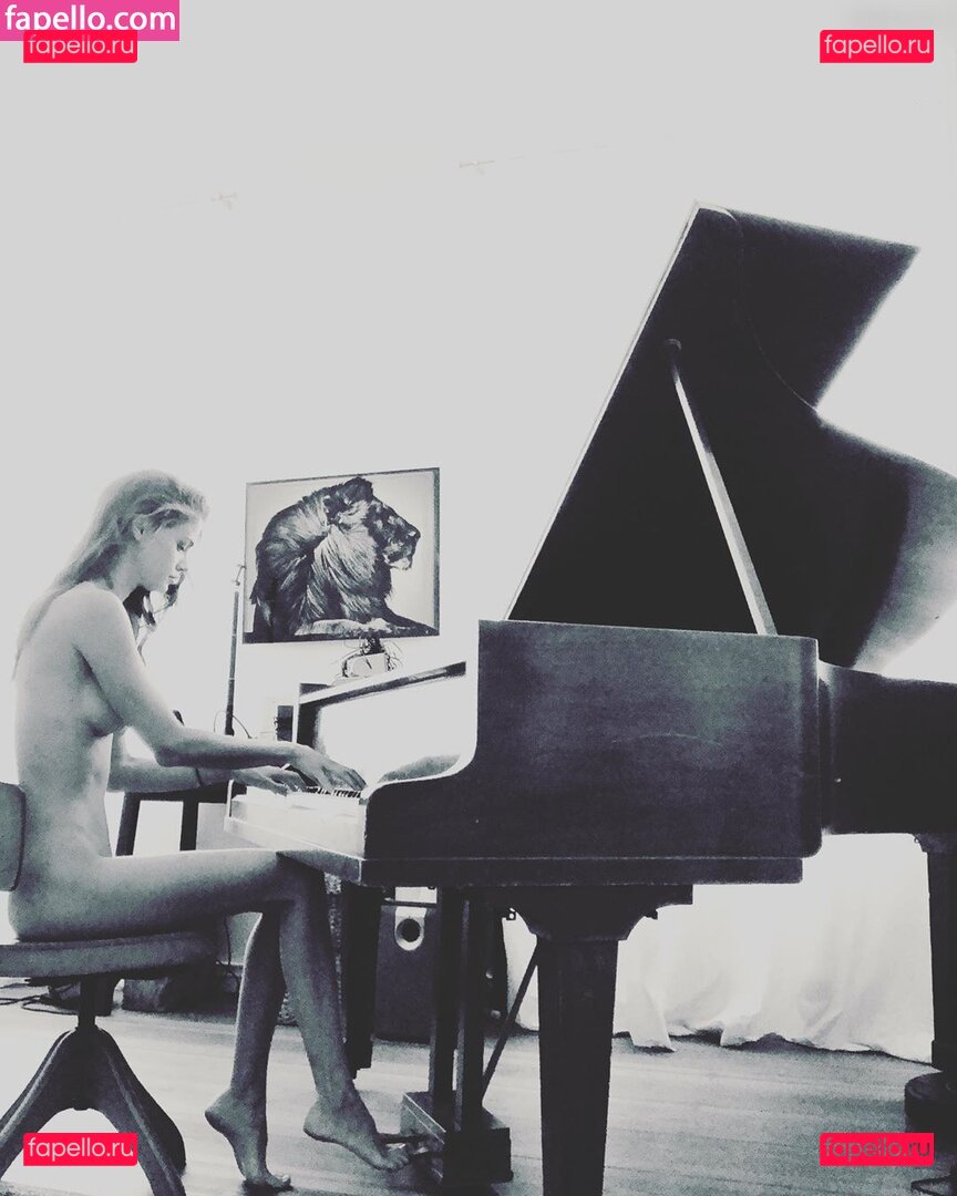 Lisa Tomaschewsky Nude Onlyfans Photo 45