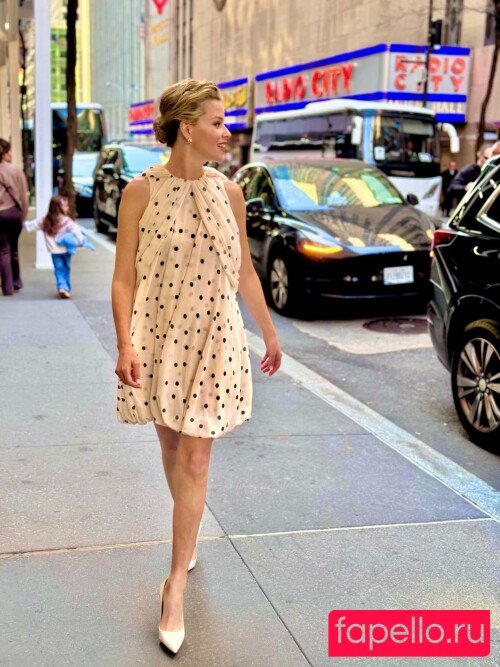 Elizabeth Banks Nude Onlyfans Photo 39