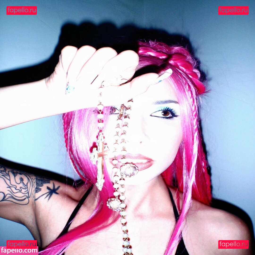 Bente Violet / bentevviolet / justviolet Onlyfans Photo Gallery 