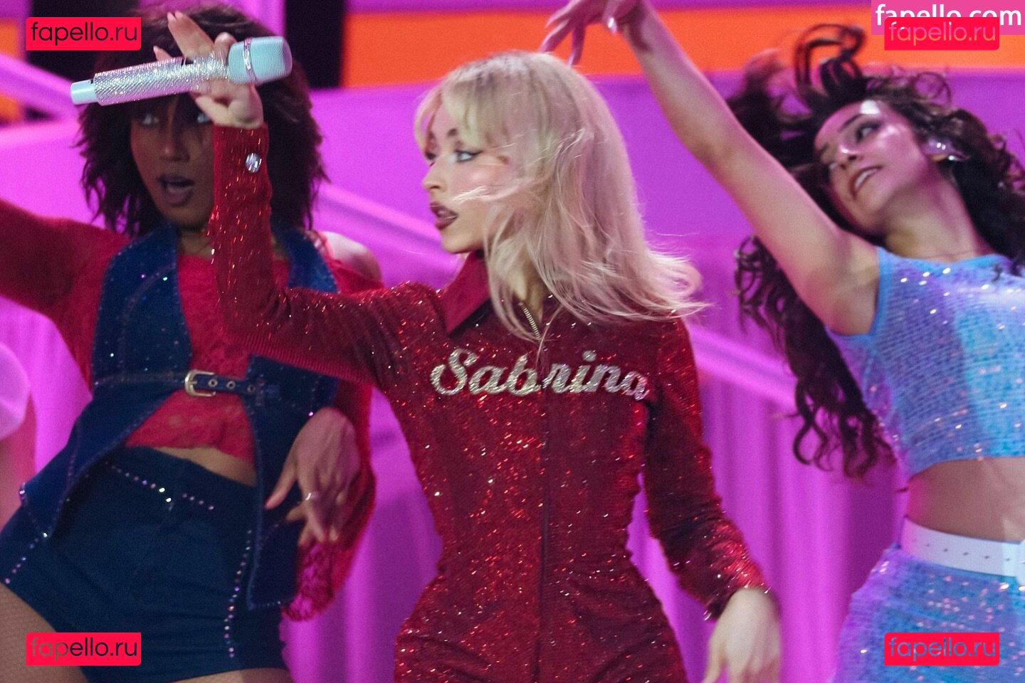 Sabrina Carpenter Nude Onlyfans Photo 18