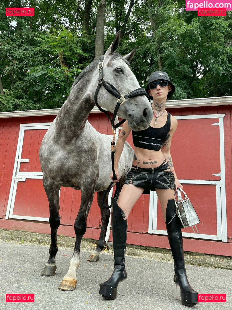 Niohuru X / mochimochinyc / mochimochisosweet / niohurunyc / vampirechinese Onlyfans Photo Gallery 