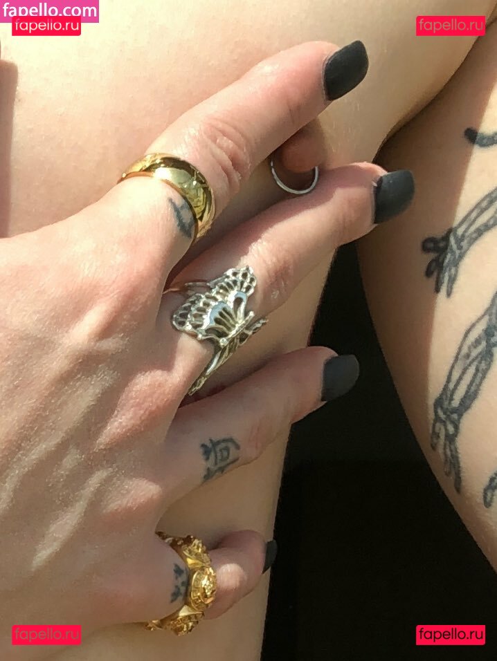 Niohuru X / mochimochinyc / mochimochisosweet / niohurunyc / vampirechinese Onlyfans Photo Gallery 