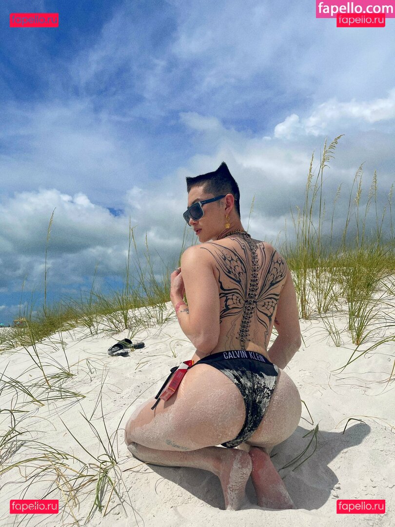 Niohuru X / mochimochinyc / mochimochisosweet / niohurunyc / vampirechinese Onlyfans Photo Gallery 