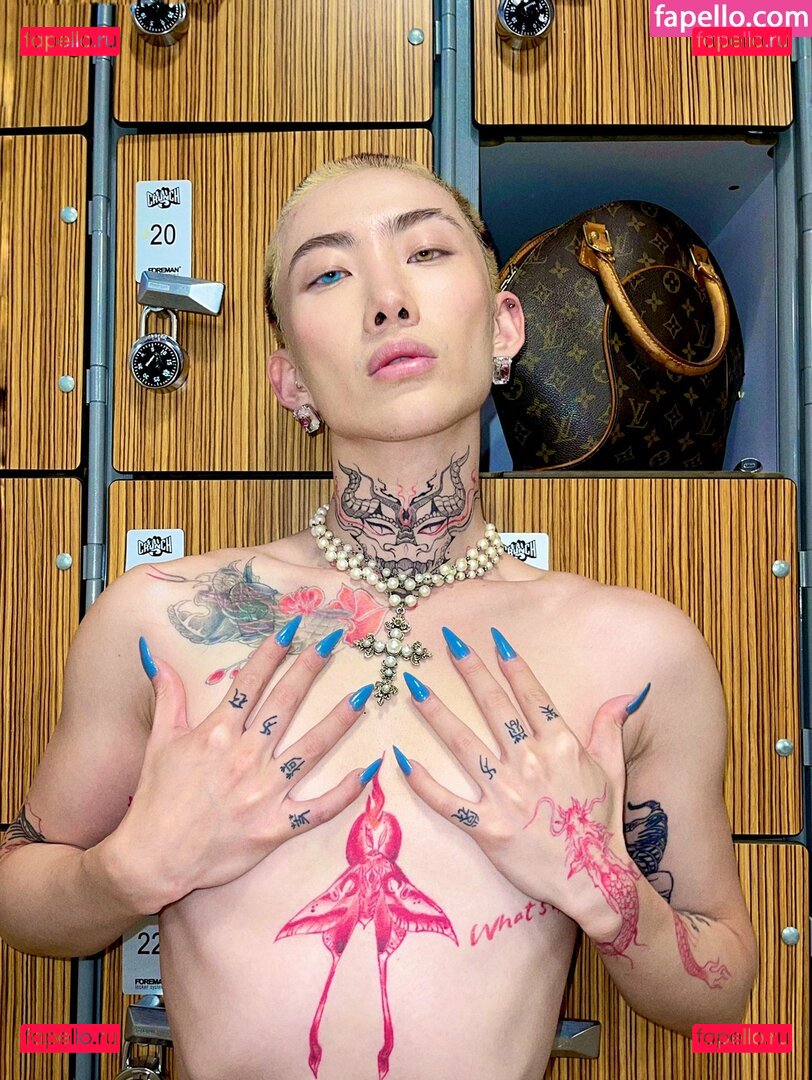 Niohuru X / mochimochinyc / mochimochisosweet / niohurunyc / vampirechinese Onlyfans Photo Gallery 