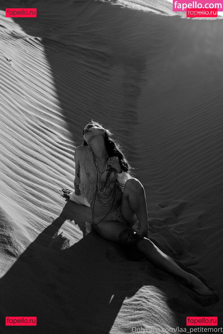 laa_petitemort Onlyfans Photo Gallery 