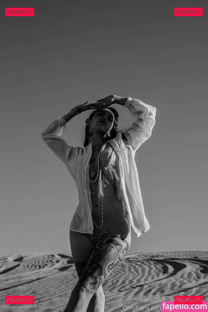 laa_petitemort Onlyfans Photo Gallery 