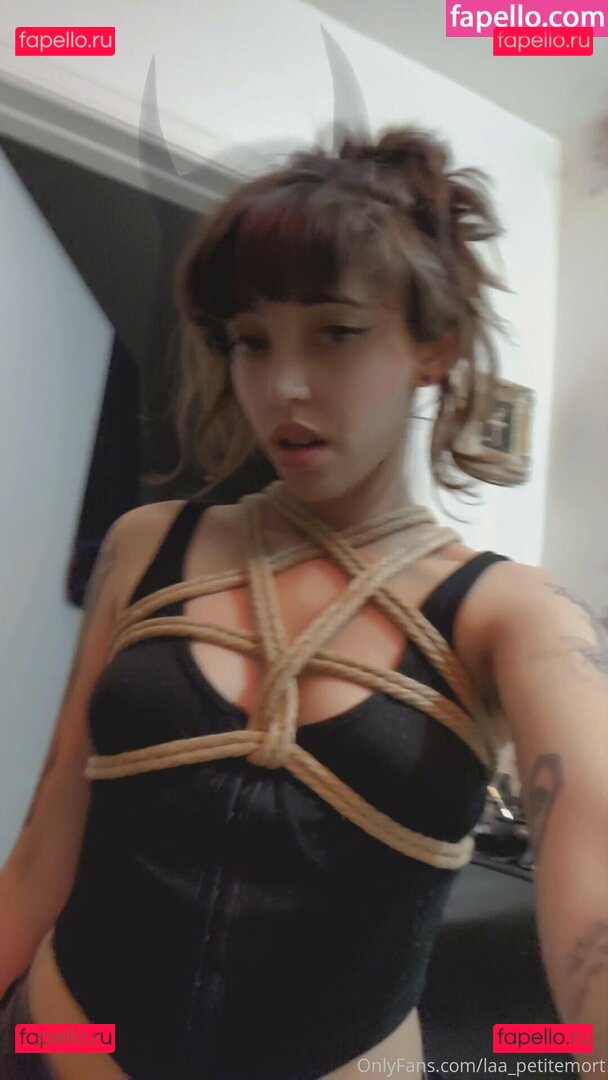 laa_petitemort Onlyfans Photo Gallery 