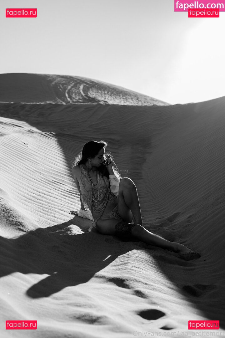 laa_petitemort Onlyfans Photo Gallery 