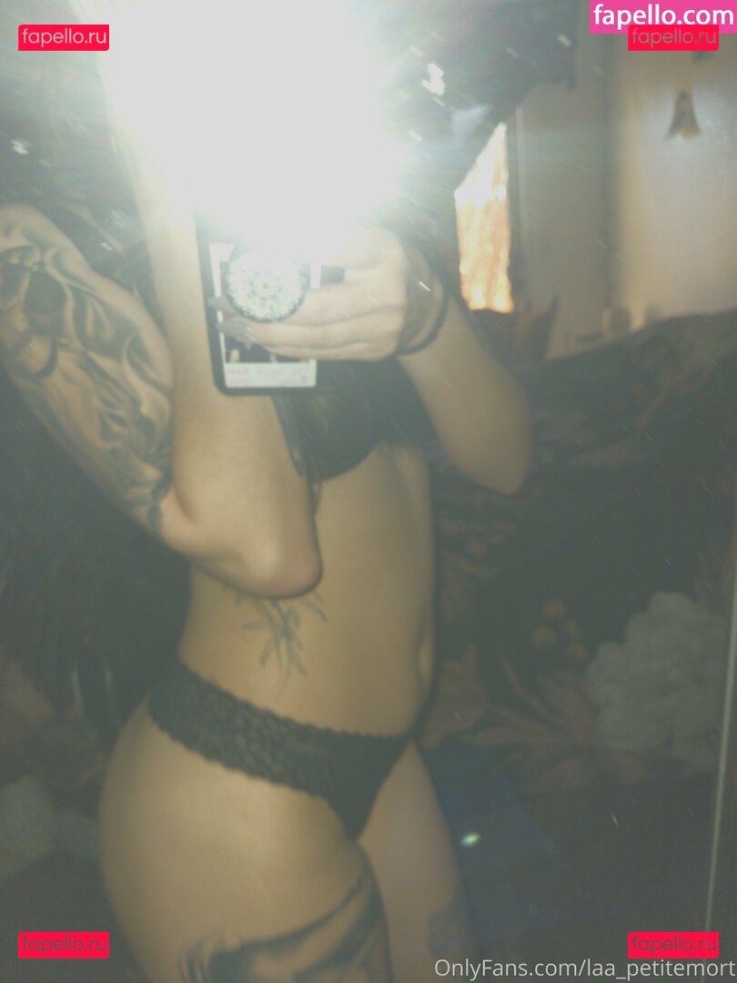 laa_petitemort Onlyfans Photo Gallery 