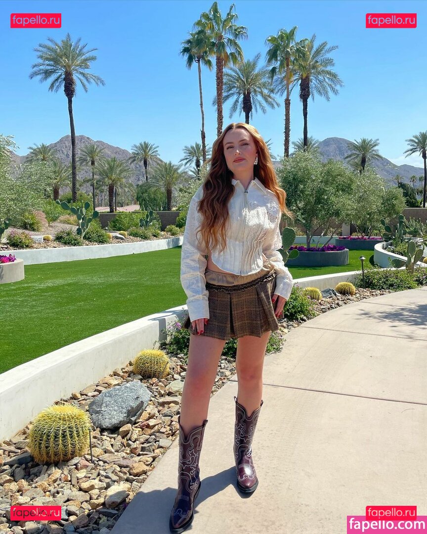 Amelia Dimoldenberg / ameliadimz Onlyfans Photo Gallery 