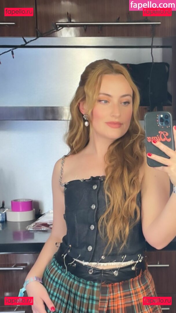 Amelia Dimoldenberg / ameliadimz Onlyfans Photo Gallery 