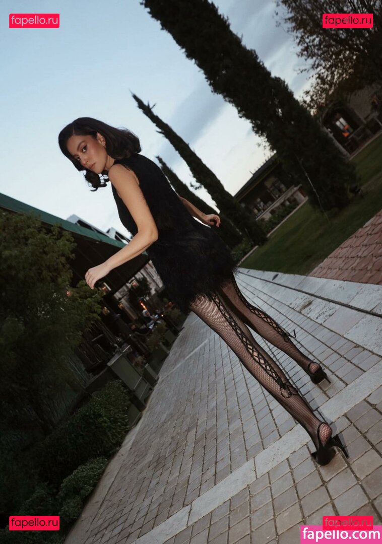 Pelin Akil Nude Onlyfans Photo 5