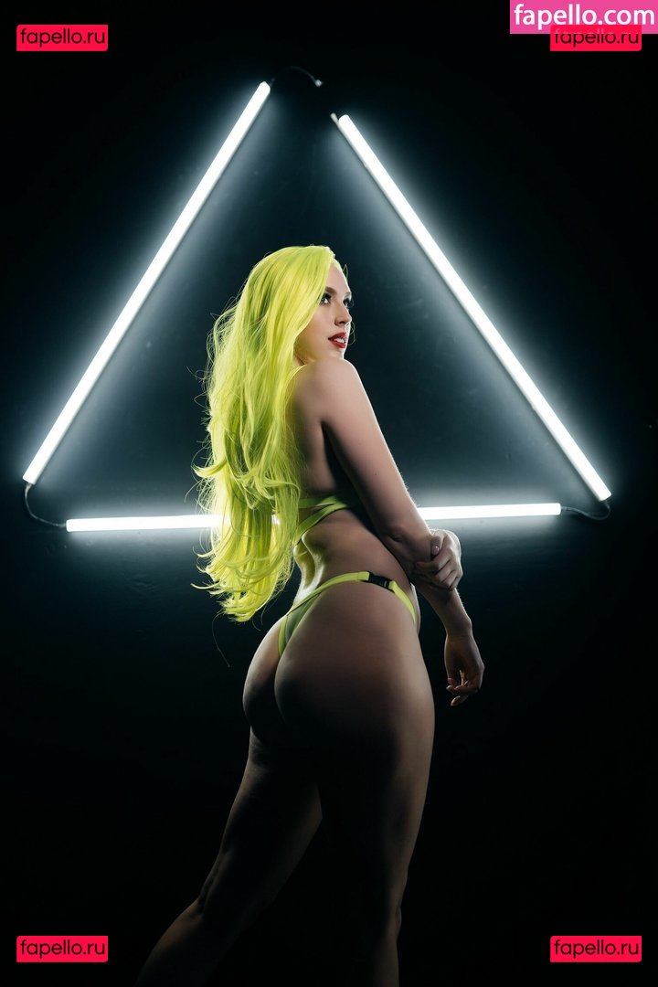 Tali Xoxo / Talixoxo / supertaunt / talimae Onlyfans Photo Gallery 