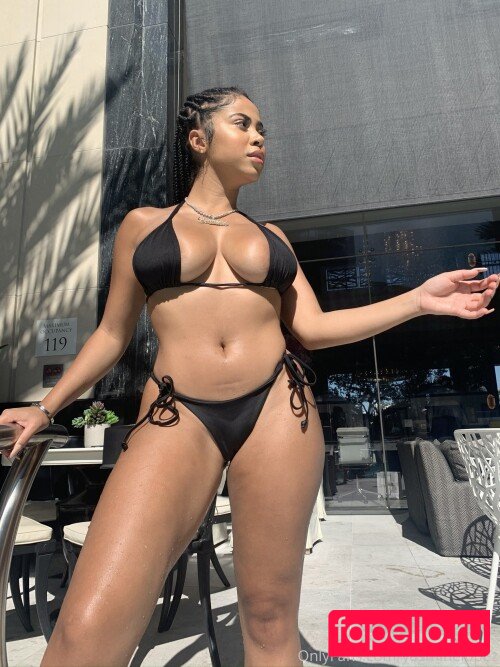 Yasmine Lafitte / Yasmineofficiel / yasminelaffite / yasminelafitteofficial Onlyfans Photo Gallery 