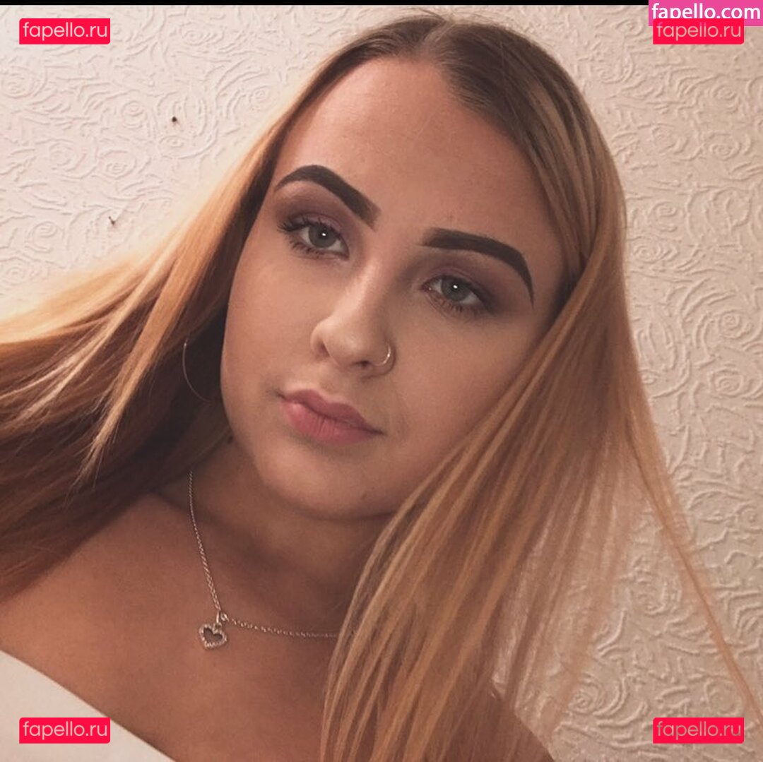 Abbie Carroll / abbcrrll / abbiecarroll_x  / abs.carroll Onlyfans Photo Gallery 