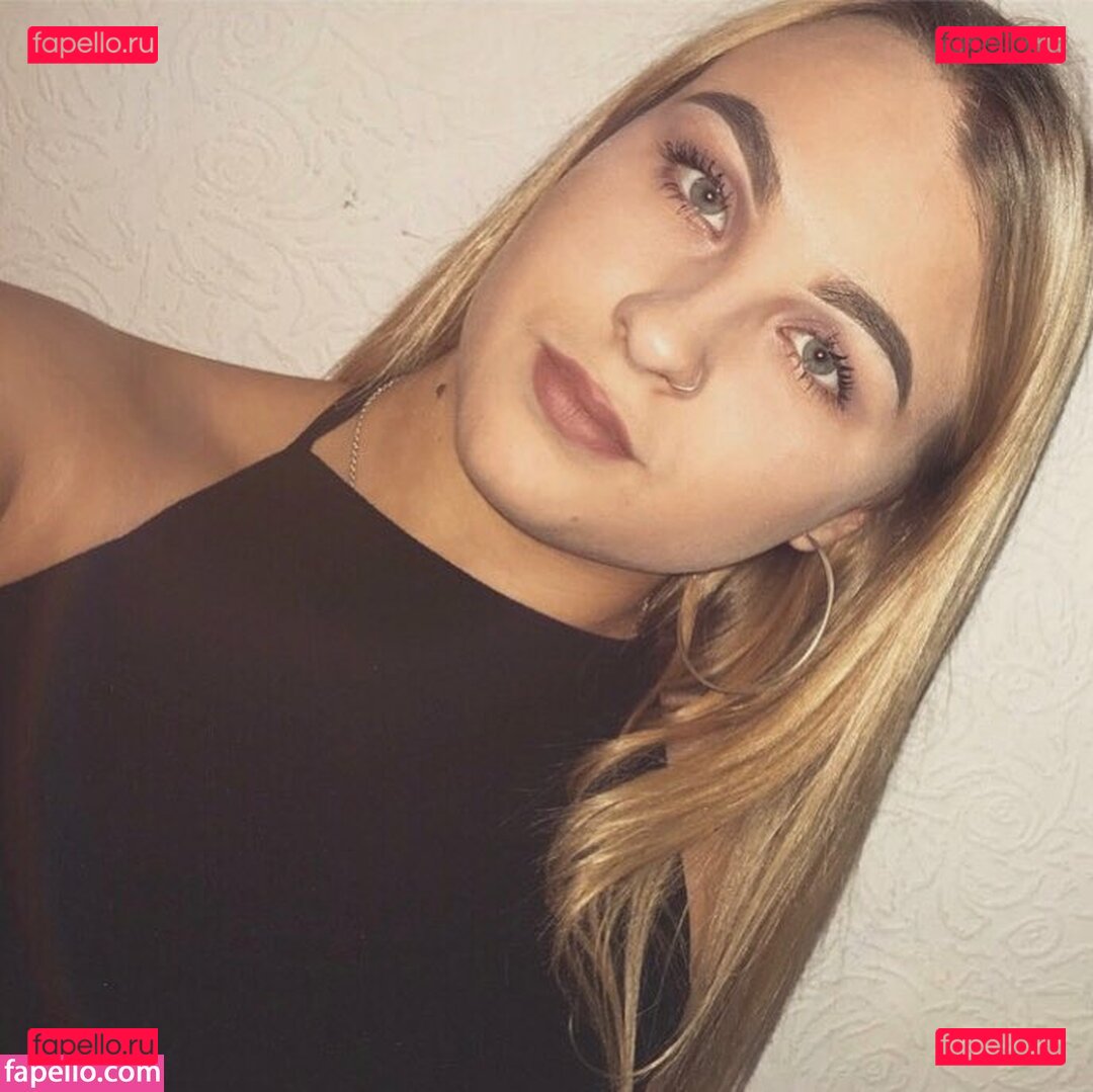 Abbie Carroll / abbcrrll / abbiecarroll_x  / abs.carroll Onlyfans Photo Gallery 