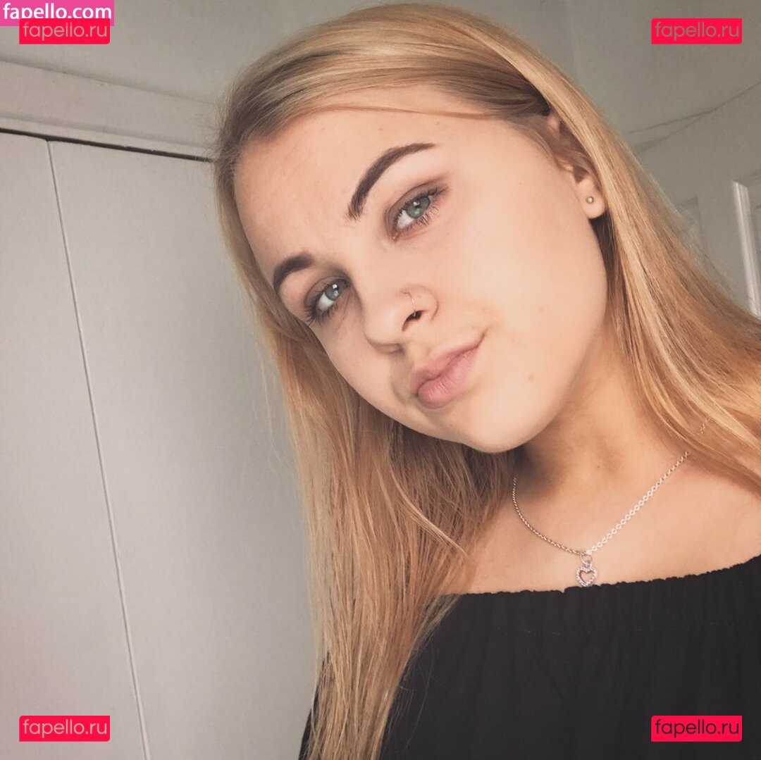Abbie Carroll / abbcrrll / abbiecarroll_x  / abs.carroll Onlyfans Photo Gallery 