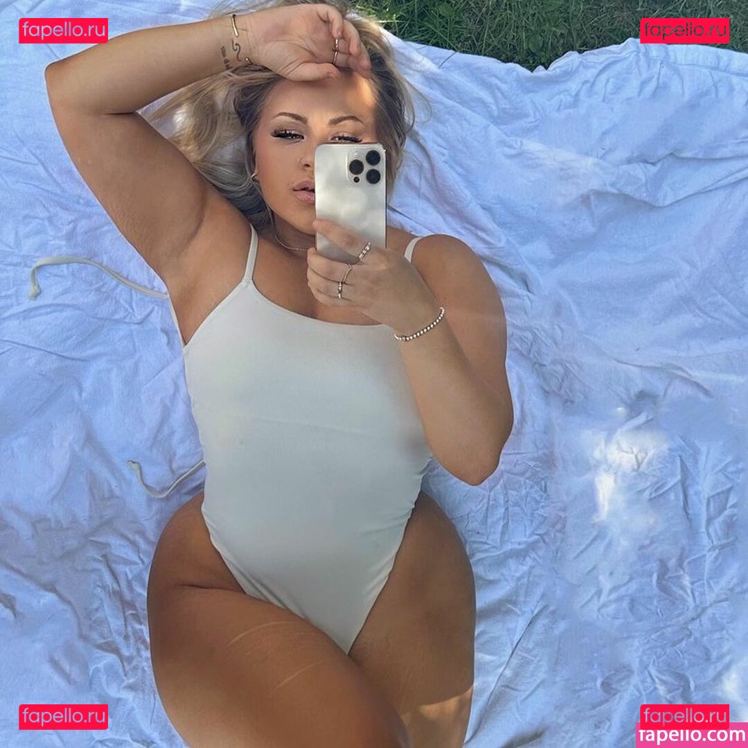 Abbie Carroll / abbcrrll / abbiecarroll_x  / abs.carroll Onlyfans Photo Gallery 