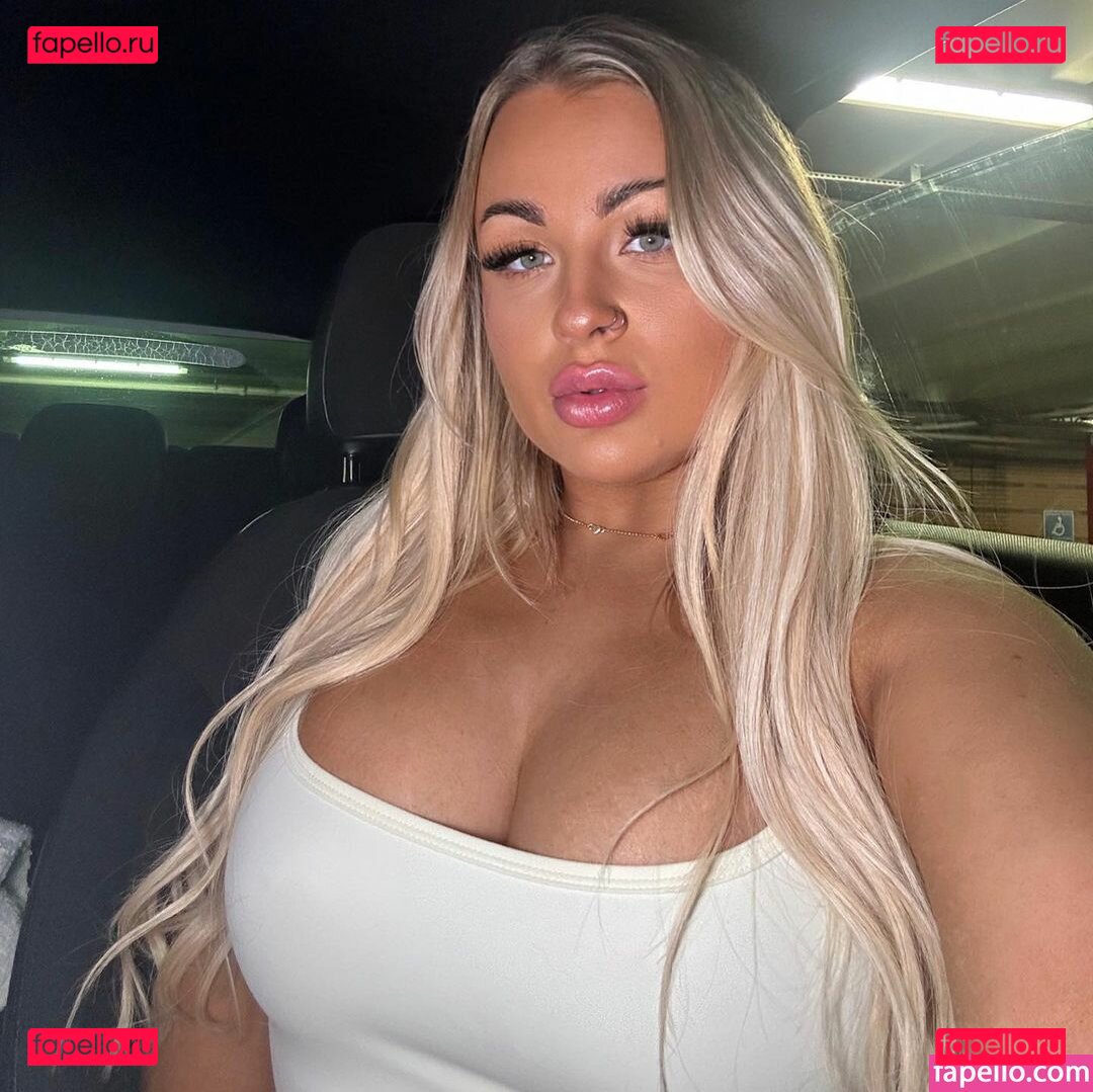 Abbie Carroll / abbcrrll / abbiecarroll_x  / abs.carroll Onlyfans Photo Gallery 