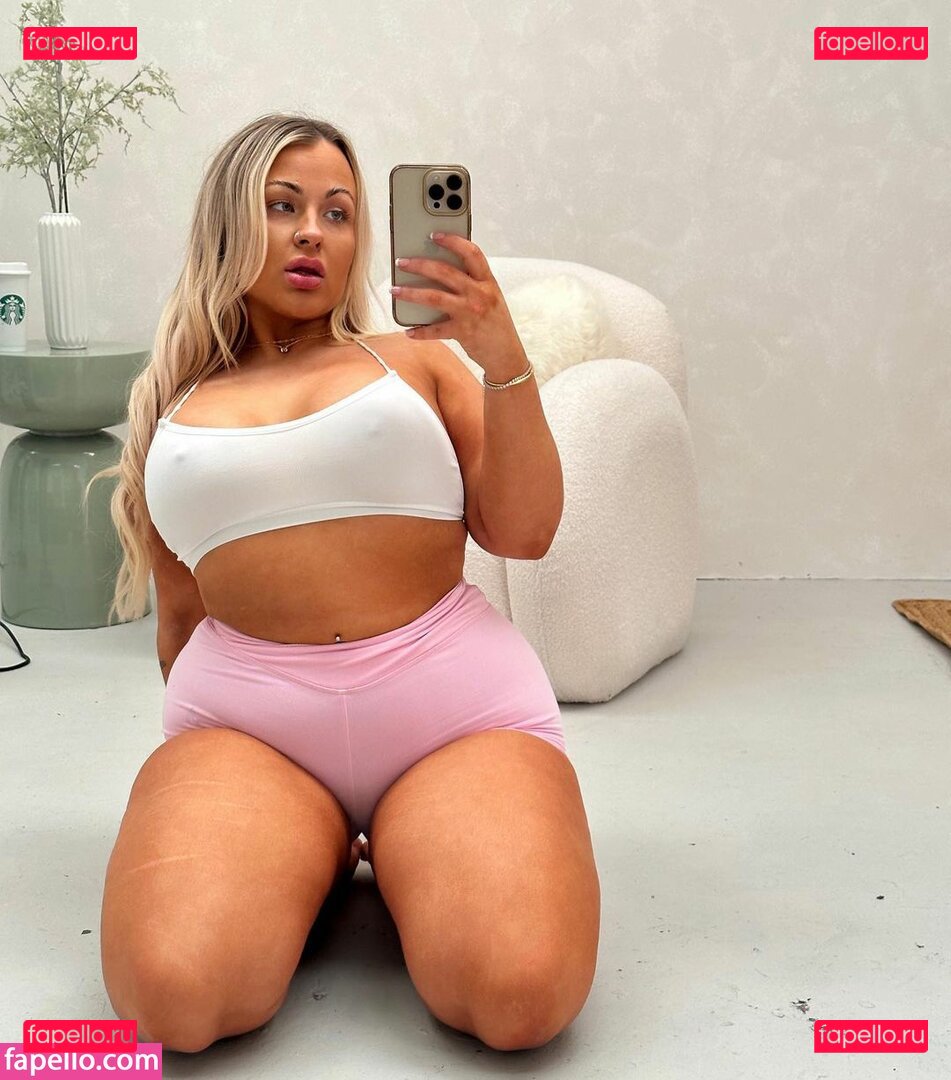 Abbie Carroll / abbcrrll / abbiecarroll_x  / abs.carroll Onlyfans Photo Gallery 