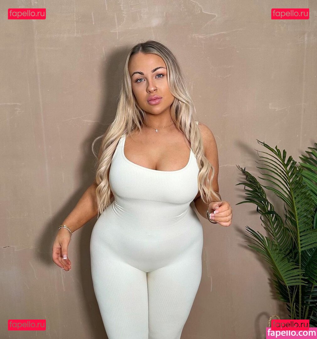 Abbie Carroll / abbcrrll / abbiecarroll_x  / abs.carroll Onlyfans Photo Gallery 