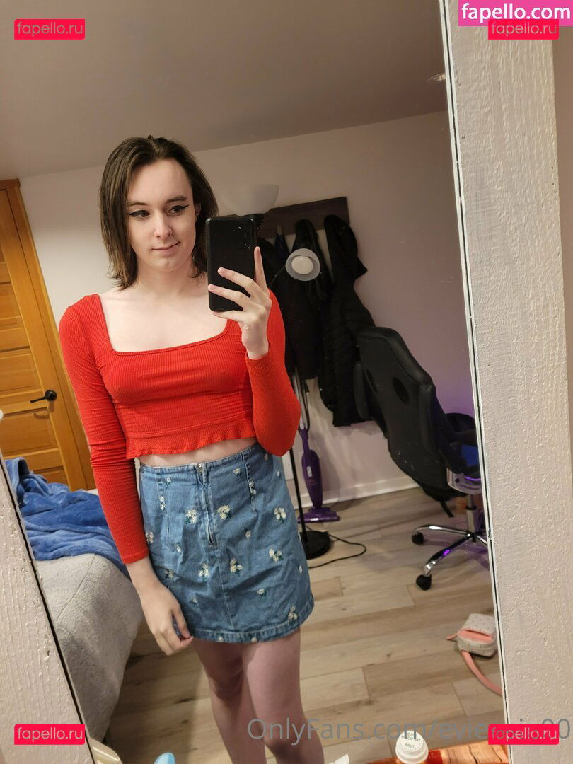 Evie Andrews / EvieEvie00 / evilee00 / mars_alara Onlyfans Photo Gallery 