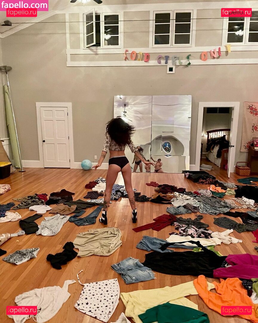 Indigo De Souza / IndigoFarAway / comealongmoon