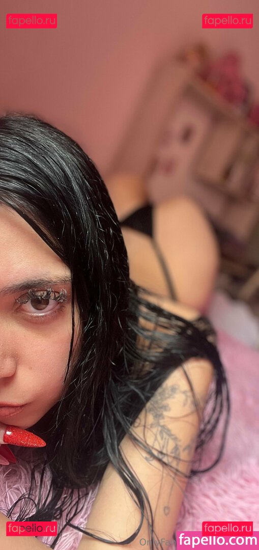 itsyouraria Onlyfans Photo Gallery 