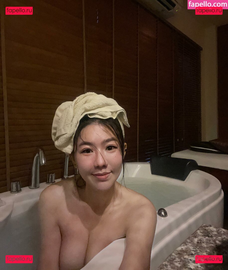 Mika / Niparat Konyai / mikahoney / mikanaka9999 / mikapok99 Onlyfans Photo Gallery 