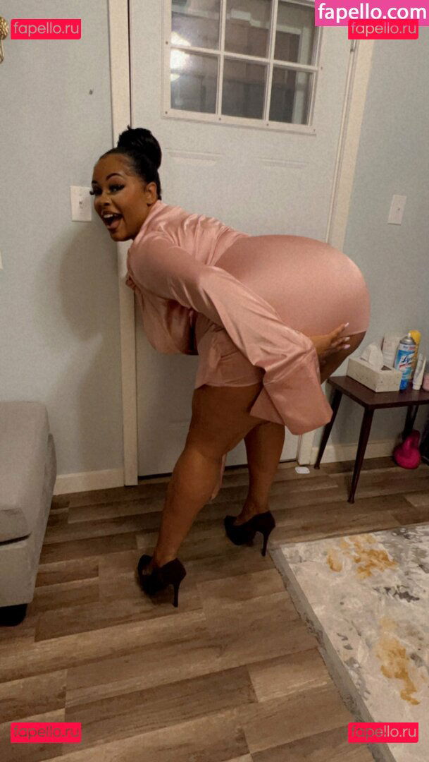 LvMilli / lv_milli_ Onlyfans Photo Gallery 