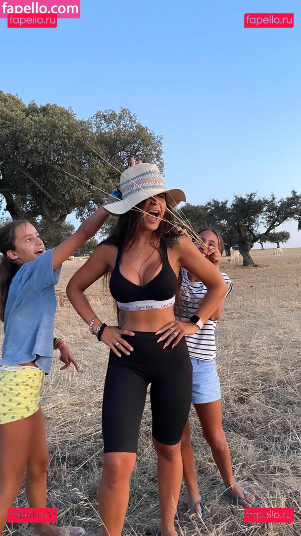 Sara Izquierdo / saraizquierd / vickyizquierdo Onlyfans Photo Gallery 