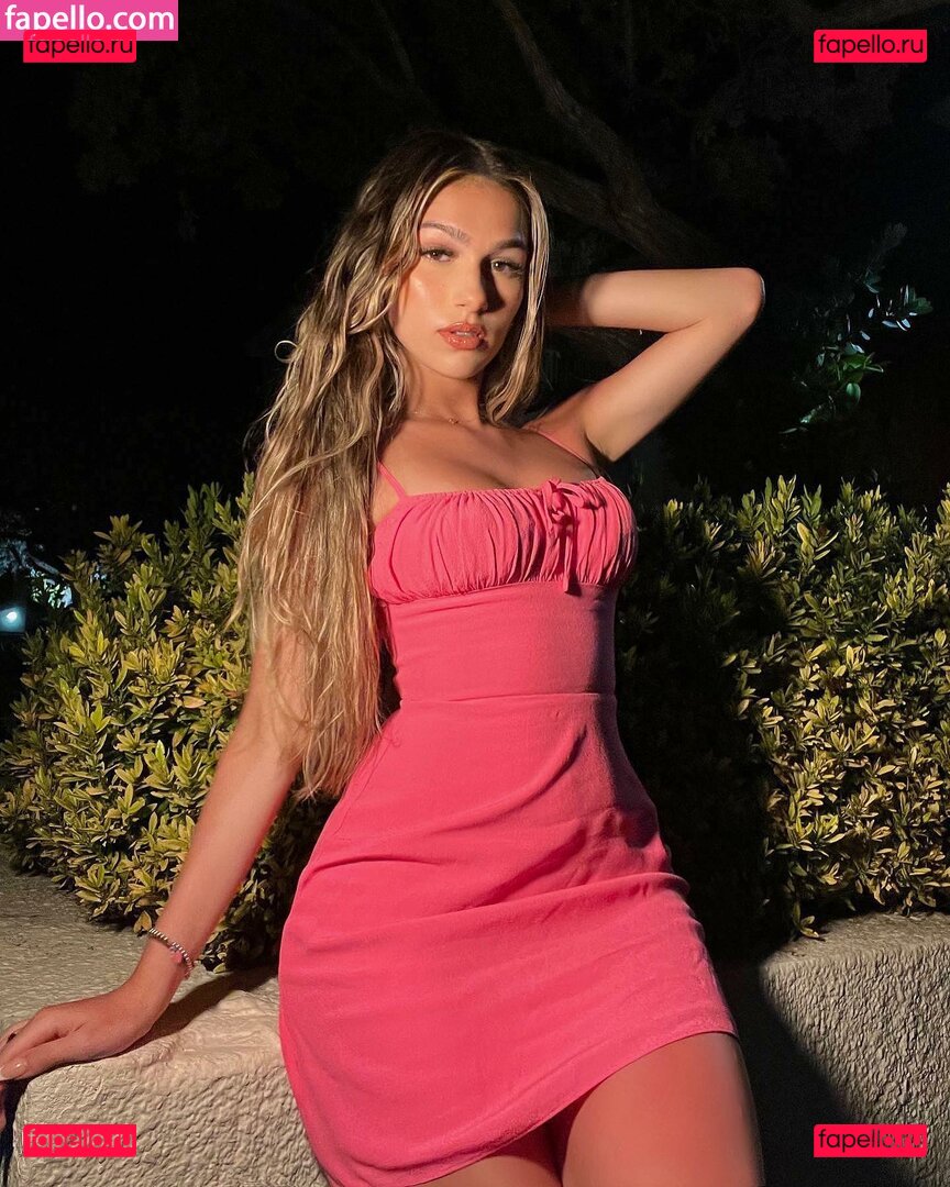 Julia Merekoulias / juliamerekoulias Onlyfans Photo Gallery 