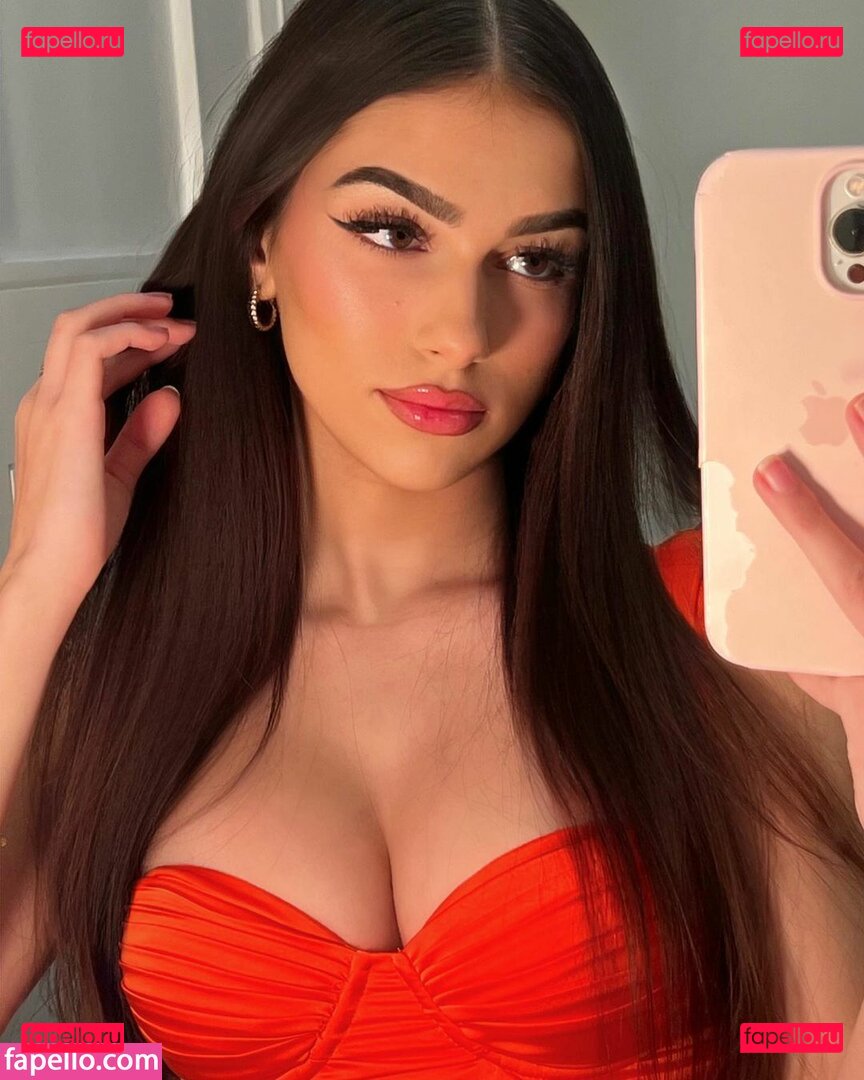 Julia Merekoulias / juliamerekoulias Onlyfans Photo Gallery 