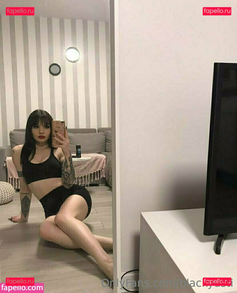 blackyusti / friedsushiii Onlyfans Photo Gallery 