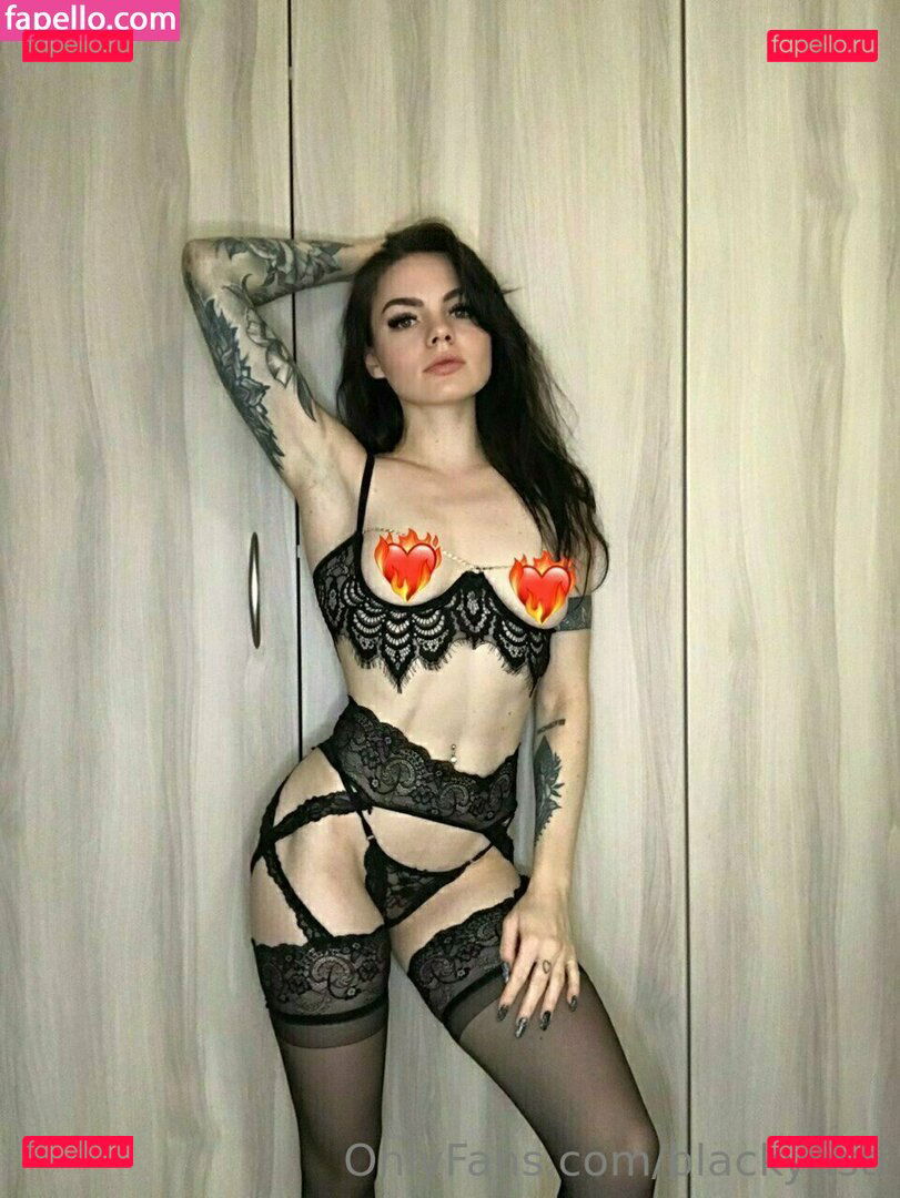 blackyusti / friedsushiii Onlyfans Photo Gallery 