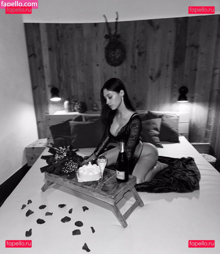 emilyvanessa / emilyvanxssa Onlyfans Photo Gallery 