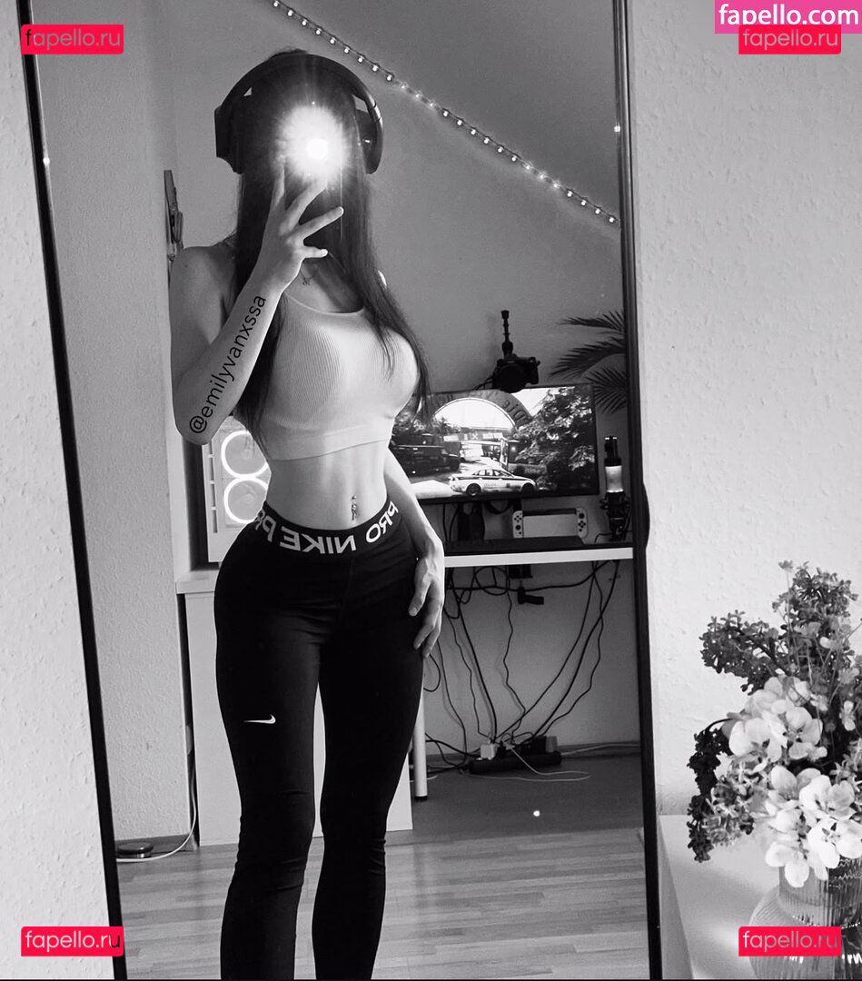 emilyvanessa / emilyvanxssa Onlyfans Photo Gallery 
