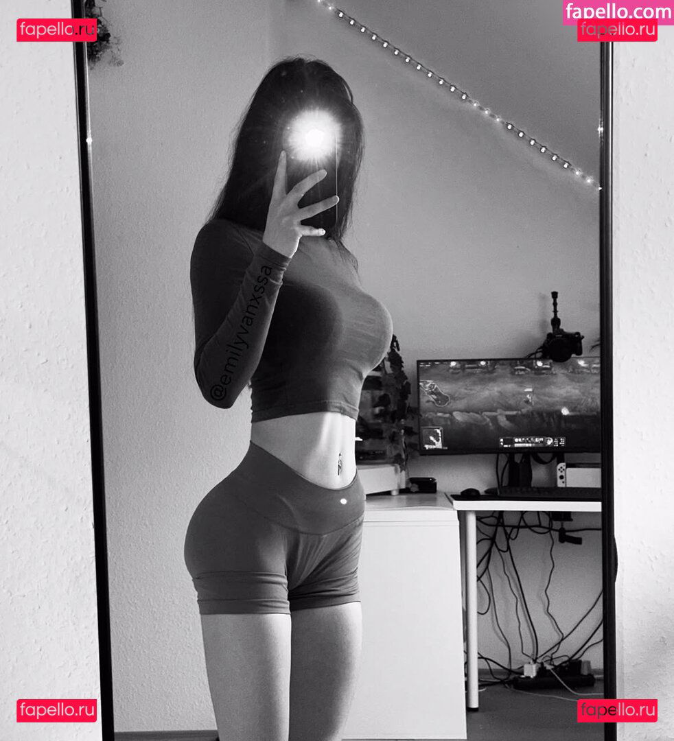 emilyvanessa / emilyvanxssa Onlyfans Photo Gallery 