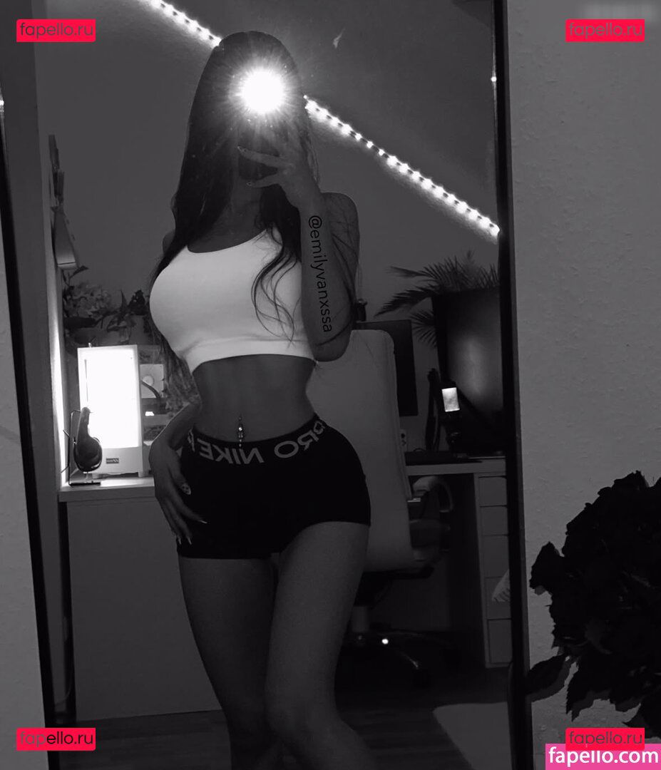 emilyvanessa / emilyvanxssa Onlyfans Photo Gallery 