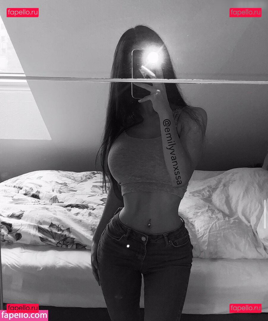emilyvanessa / emilyvanxssa Onlyfans Photo Gallery 