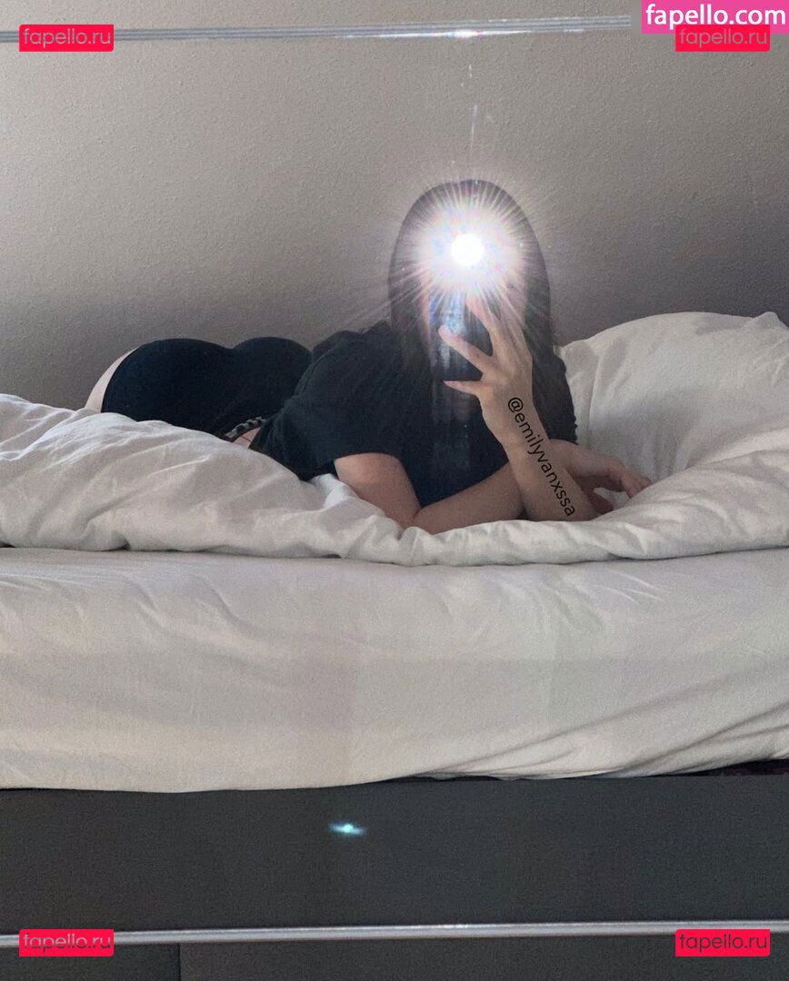 emilyvanessa / emilyvanxssa Onlyfans Photo Gallery 