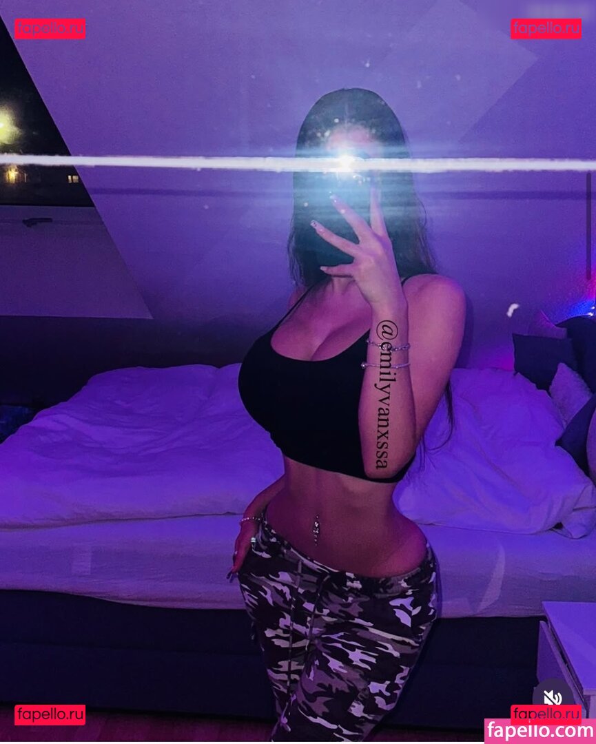 emilyvanessa / emilyvanxssa Onlyfans Photo Gallery 