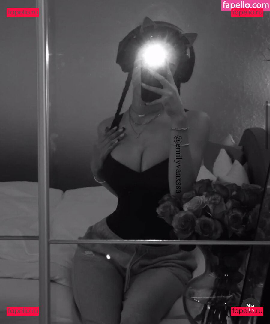 emilyvanessa / emilyvanxssa Onlyfans Photo Gallery 