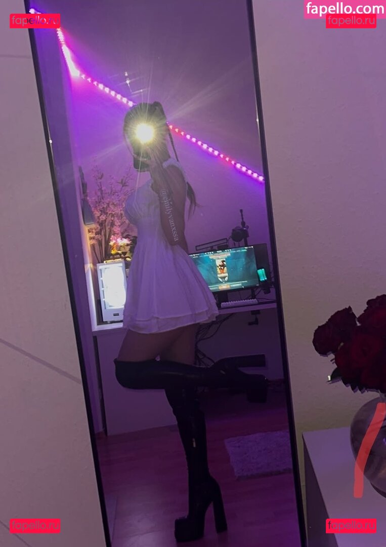 emilyvanessa / emilyvanxssa Onlyfans Photo Gallery 