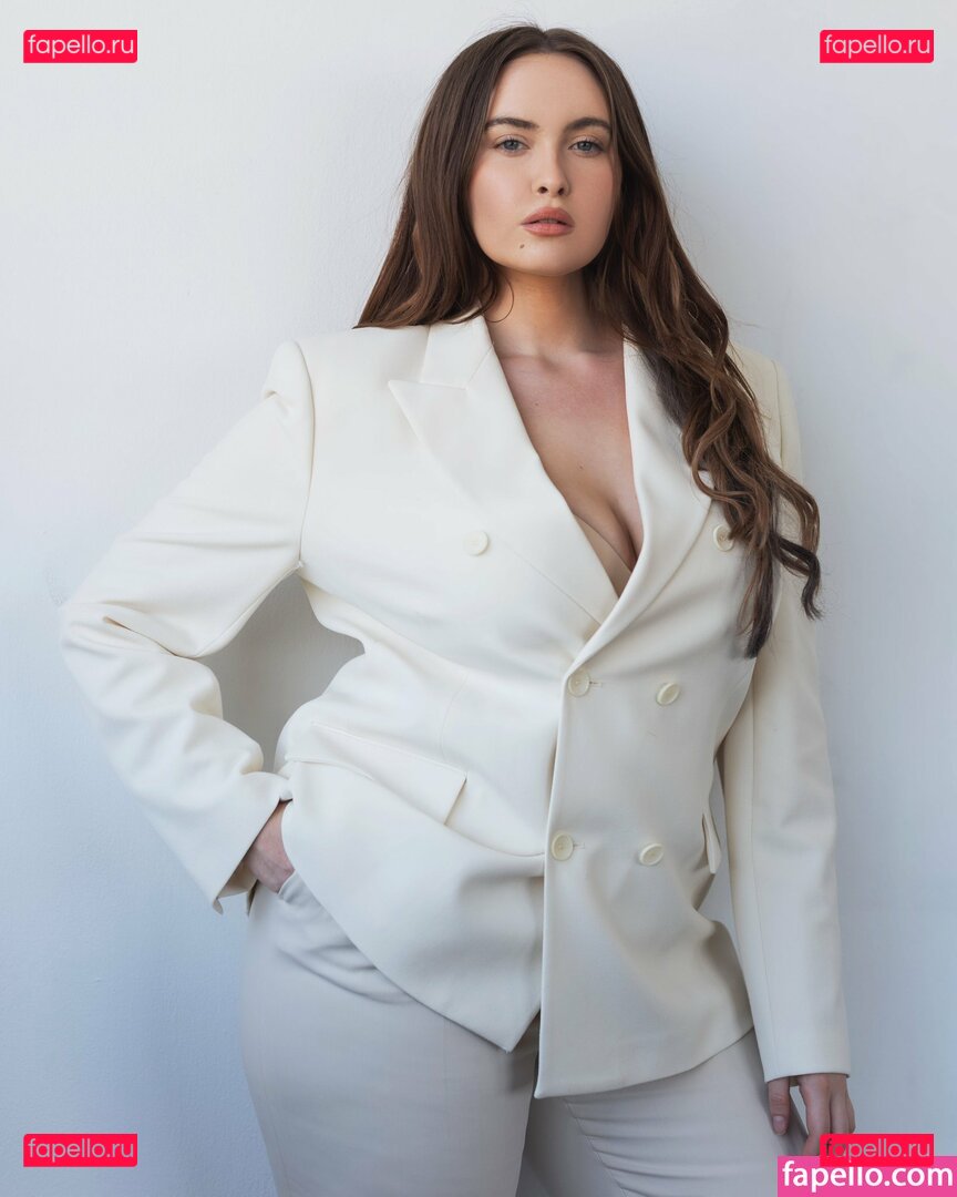 Erinmhk / erinmarleyklay / noterinmhk Onlyfans Photo Gallery 