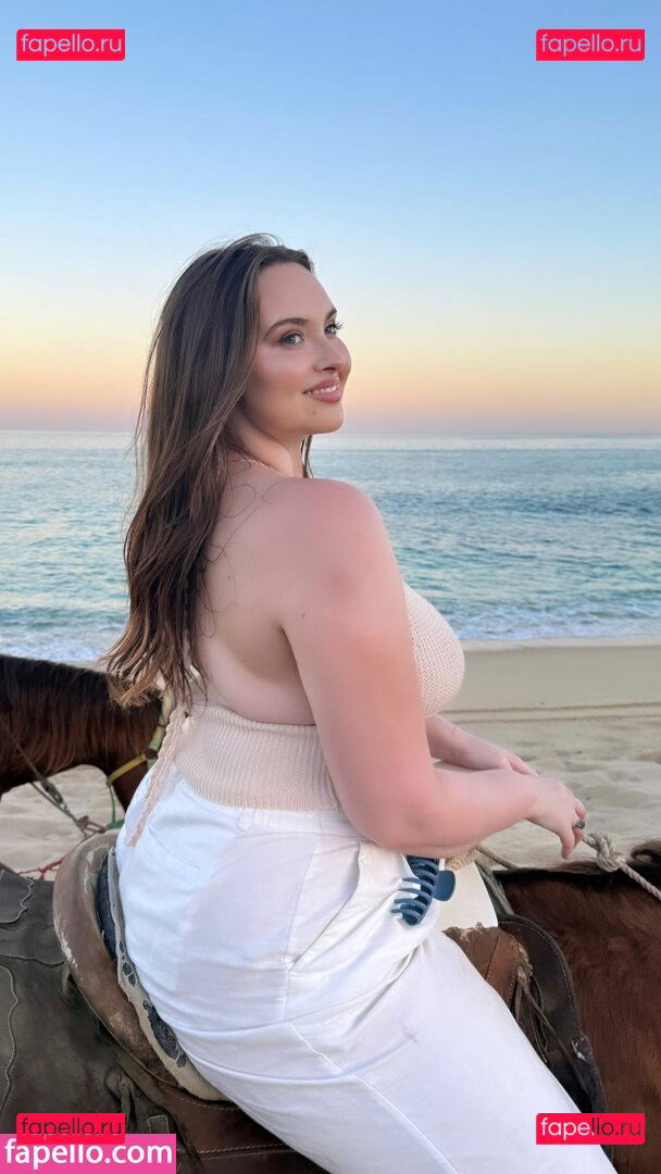 Erinmhk / erinmarleyklay / noterinmhk Onlyfans Photo Gallery 