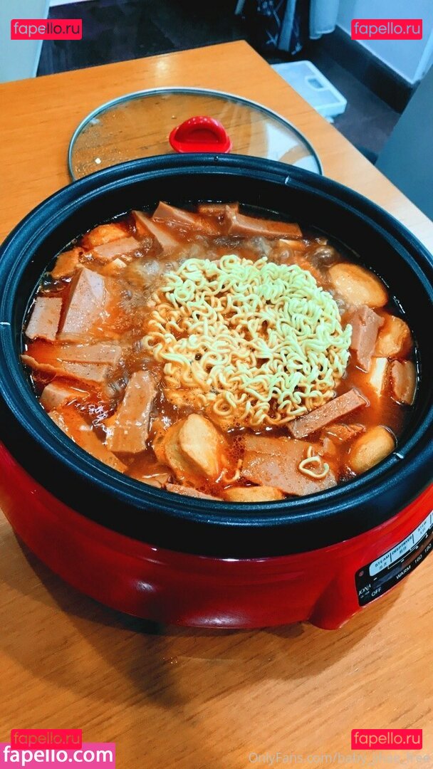 instakrpice / strawberry_soju_princess Onlyfans Photo Gallery 