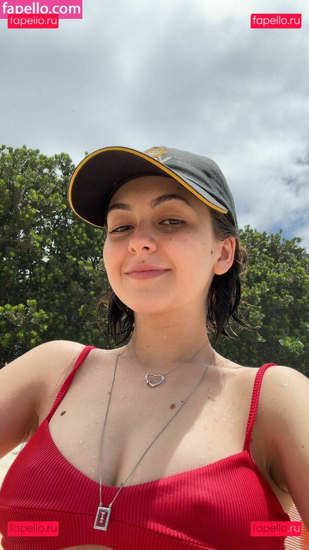 Klara Castanho / klarafgcastanho Onlyfans Photo Gallery 